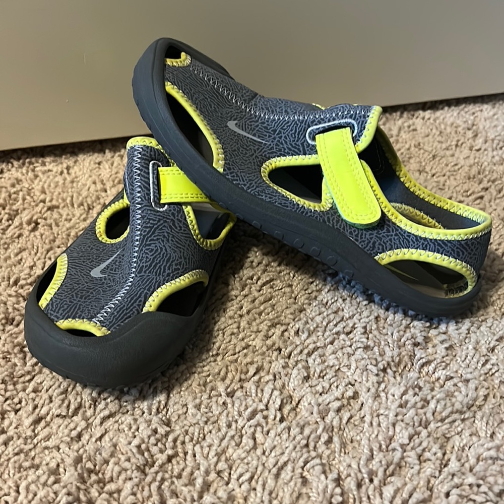 Nike Sunray Protect 2 Boys Size 1